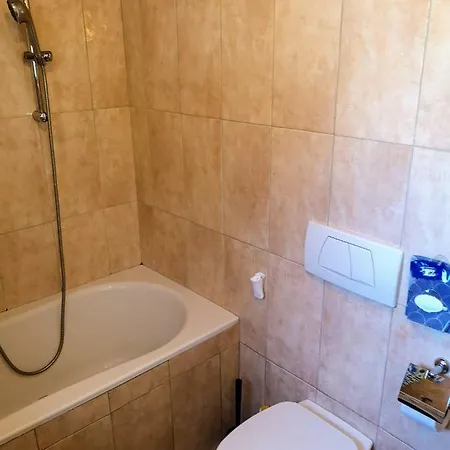 Hall Super Deluxe City * هول ان تيرول